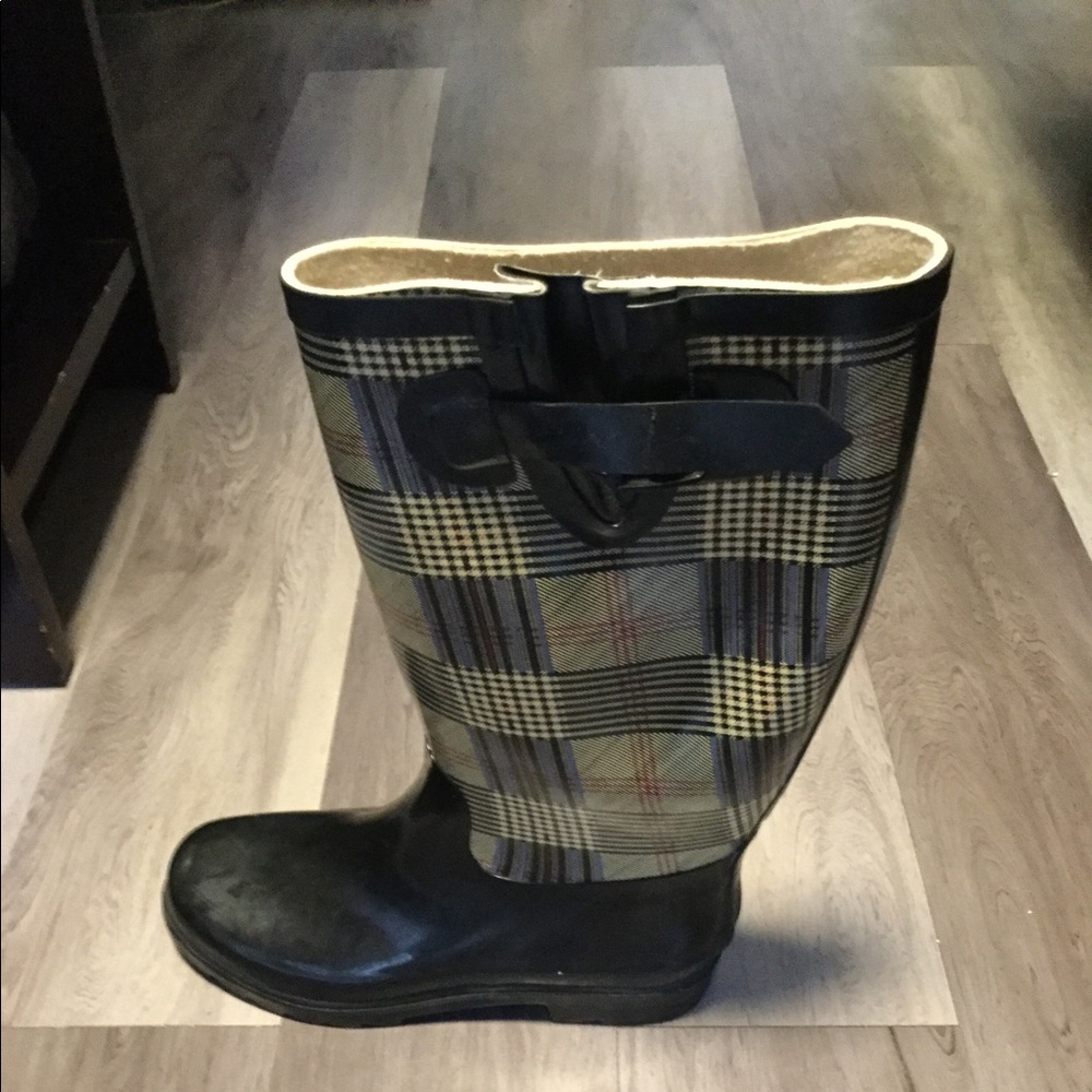 Henry Ferreira rain boots